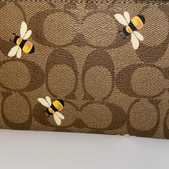 Coach Logo with Bee Print Wristlet Zip Around Accordion Style Wallet Like New - Picture 12 of 12